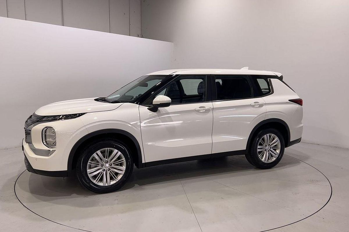 2024 Mitsubishi Outlander ES ZM