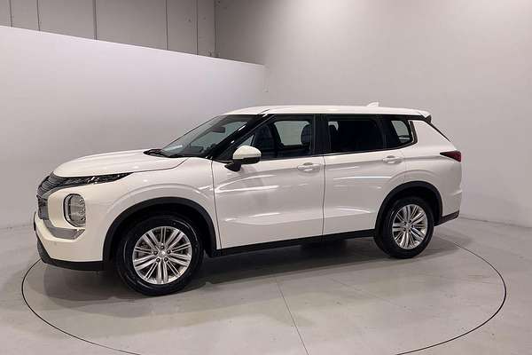 2024 Mitsubishi Outlander ES ZM