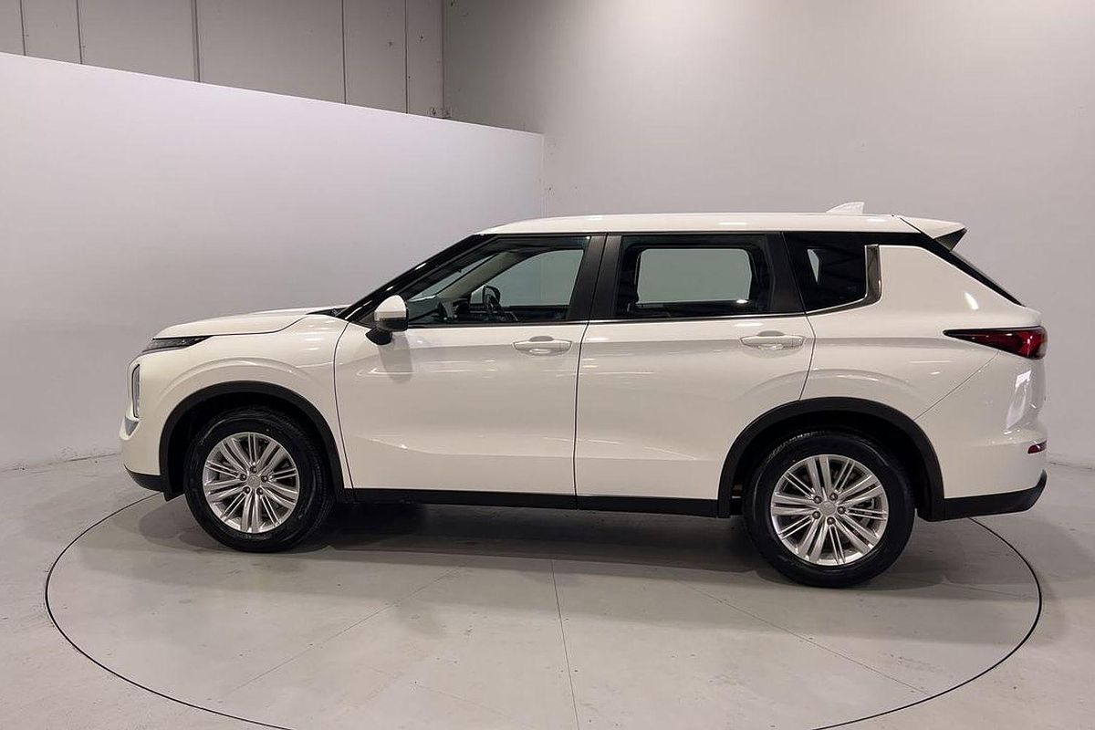 2024 Mitsubishi Outlander ES ZM