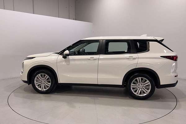 2024 Mitsubishi Outlander ES ZM