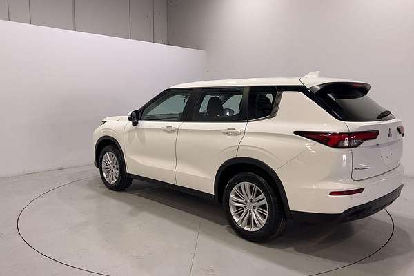 2024 Mitsubishi Outlander ES ZM