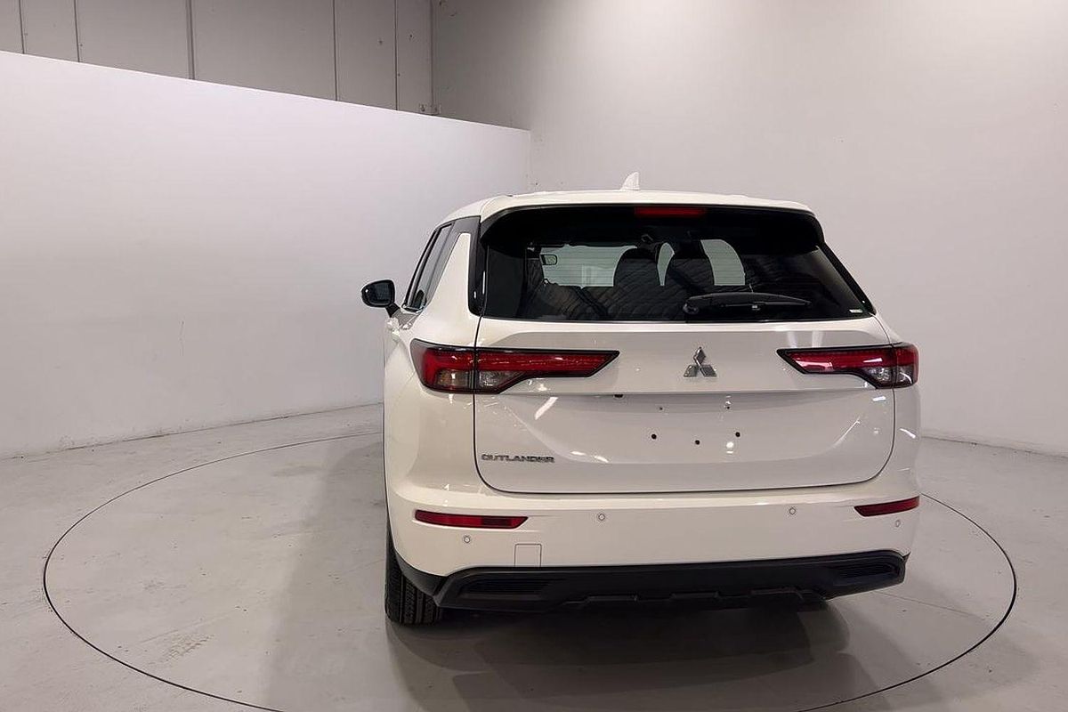 2024 Mitsubishi Outlander ES ZM