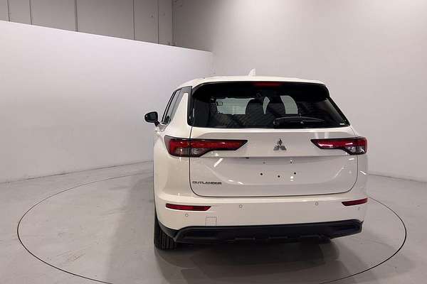 2024 Mitsubishi Outlander ES ZM