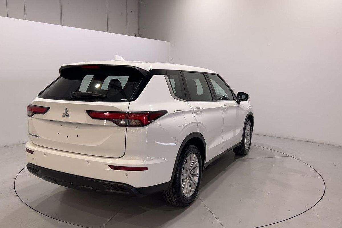 2024 Mitsubishi Outlander ES ZM