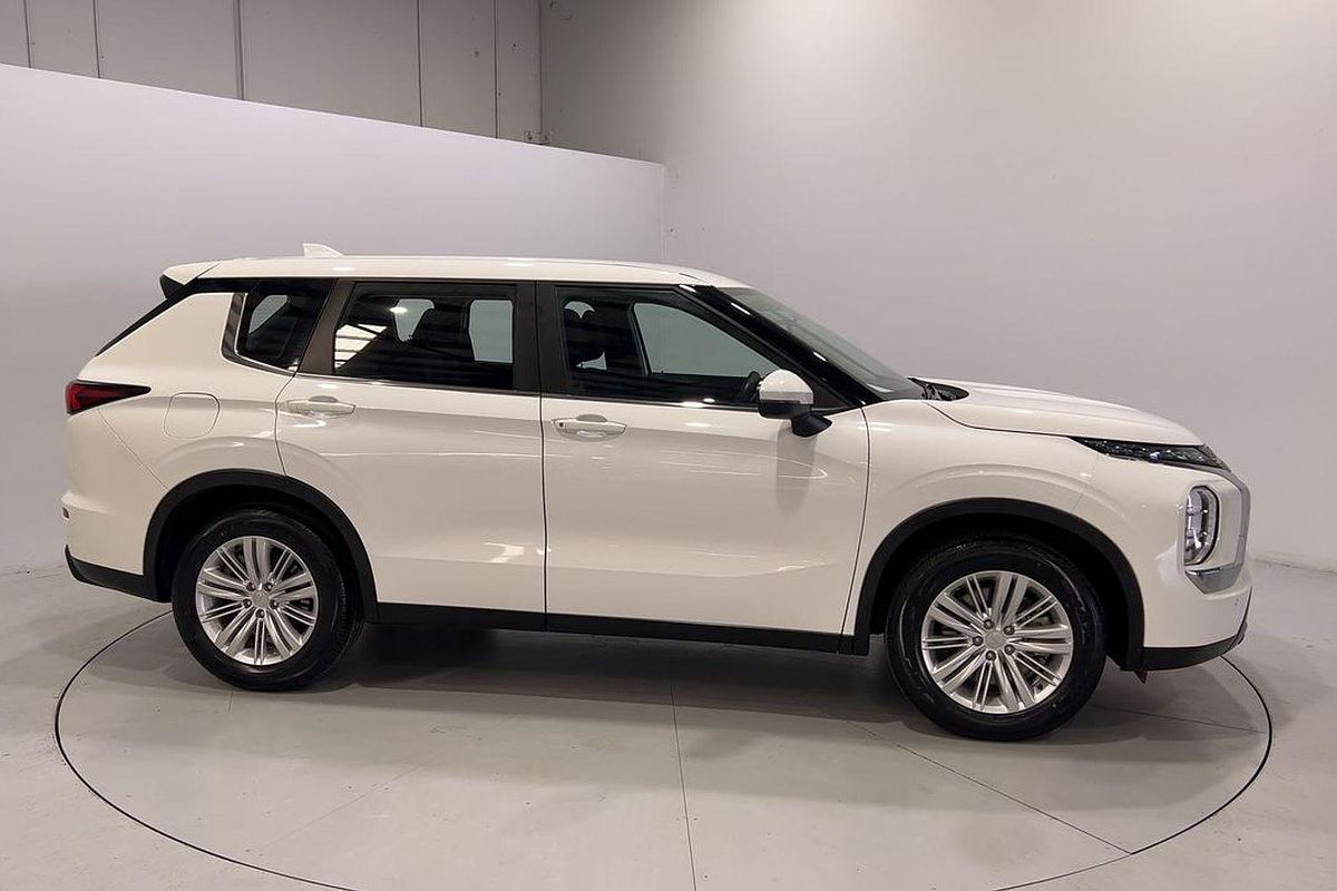2024 Mitsubishi Outlander ES ZM