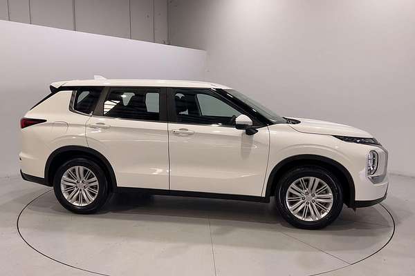 2024 Mitsubishi Outlander ES ZM