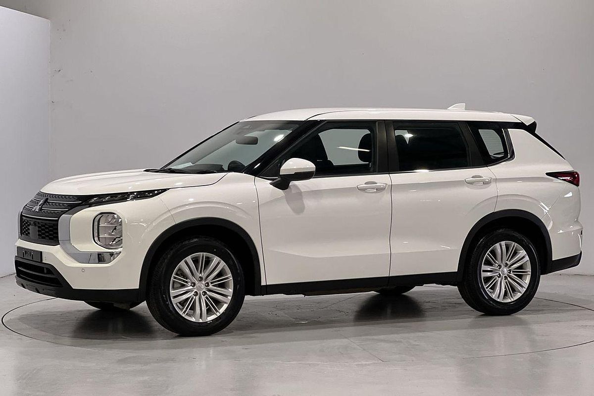 2024 Mitsubishi Outlander ES ZM