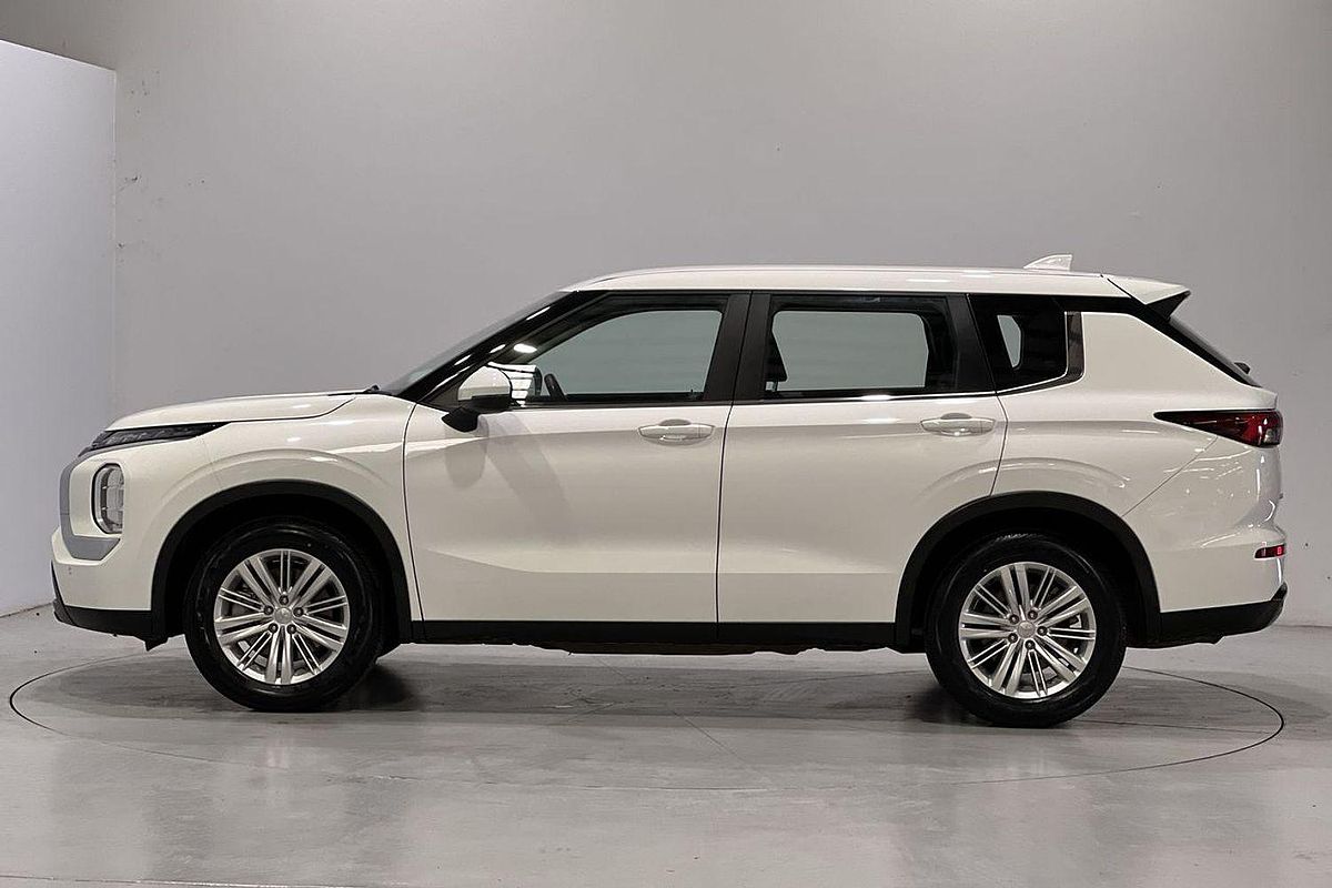 2024 Mitsubishi Outlander ES ZM