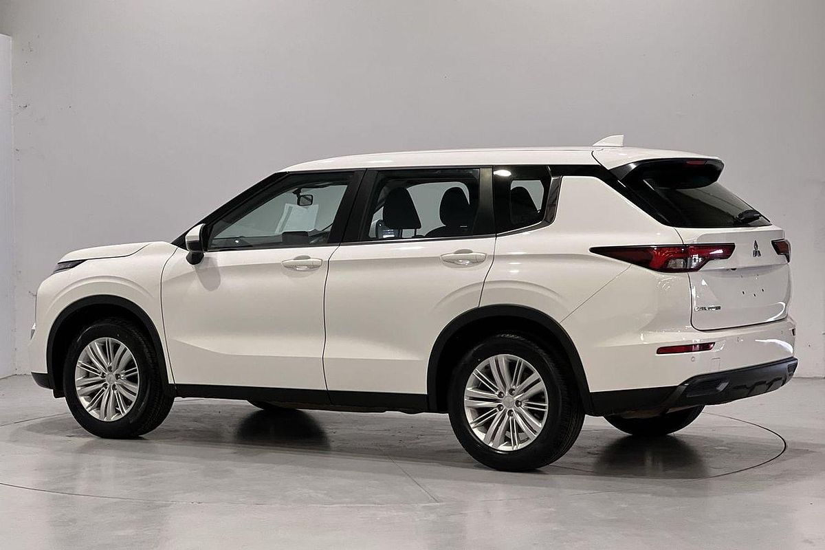 2024 Mitsubishi Outlander ES ZM