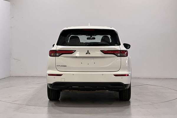 2024 Mitsubishi Outlander ES ZM