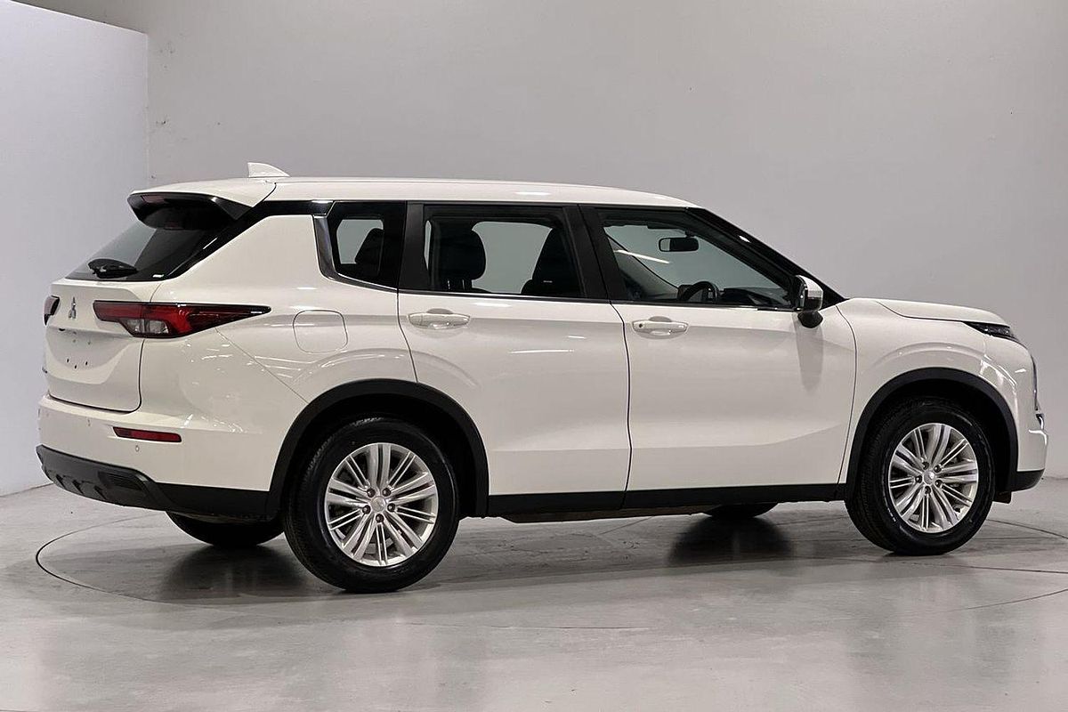 2024 Mitsubishi Outlander ES ZM