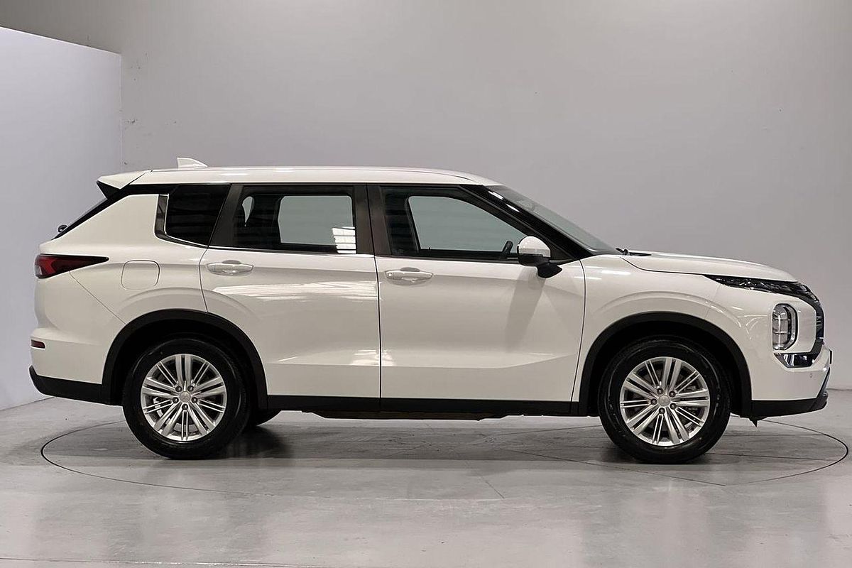 2024 Mitsubishi Outlander ES ZM