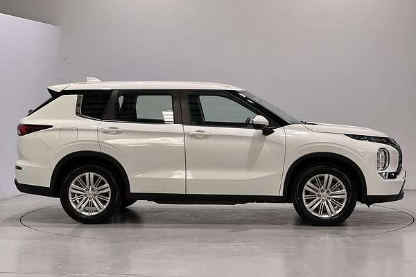 2024 Mitsubishi Outlander ES ZM