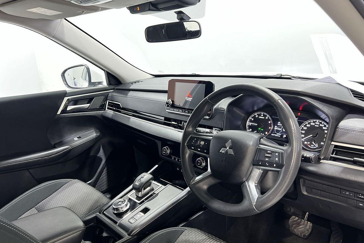 2024 Mitsubishi Outlander ES ZM