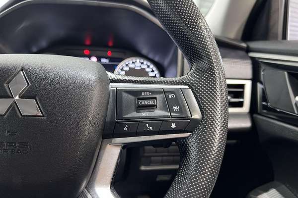 2024 Mitsubishi Outlander ES ZM