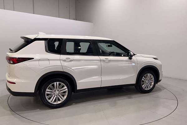 2024 Mitsubishi Outlander ES ZM