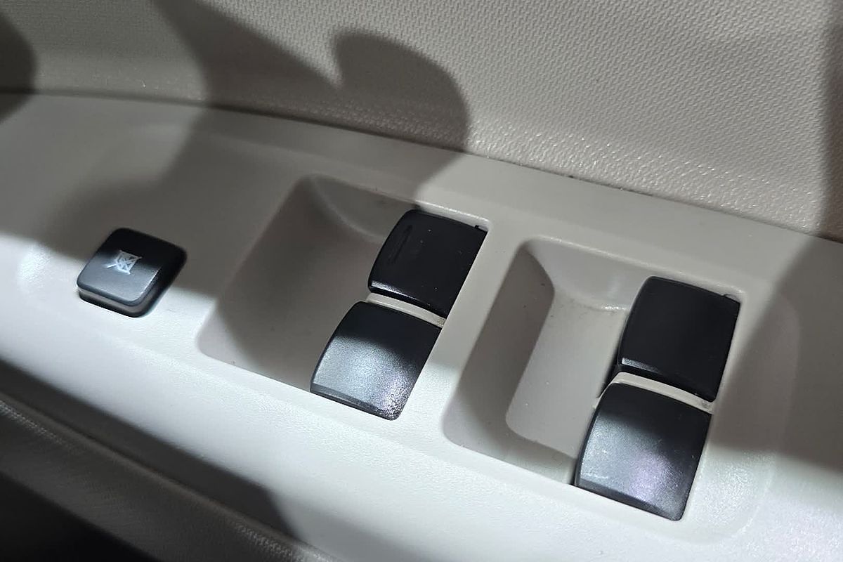 2013 Mitsubishi Mirage ES LA