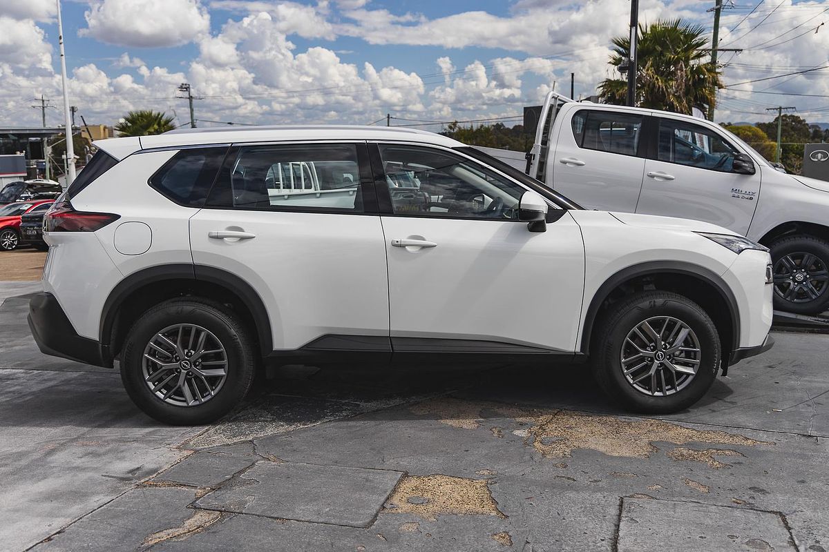 2024 Nissan X-TRAIL ST T33