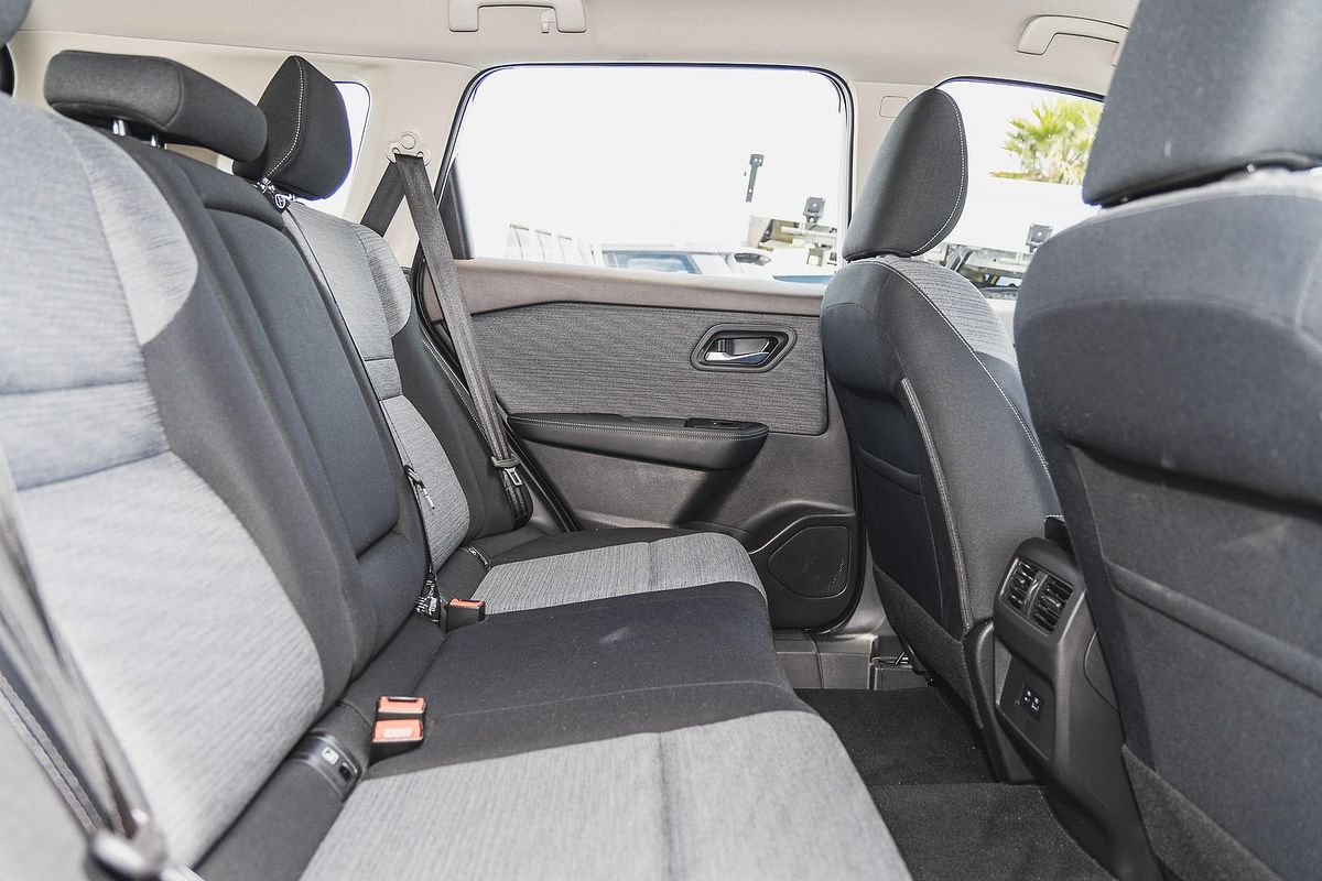 2024 Nissan X-TRAIL ST T33