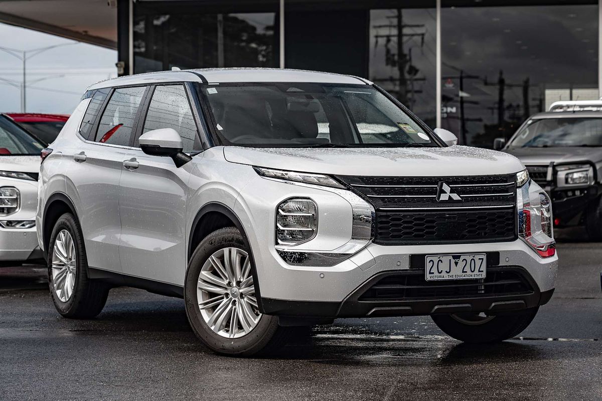 2024 Mitsubishi Outlander ES ZM