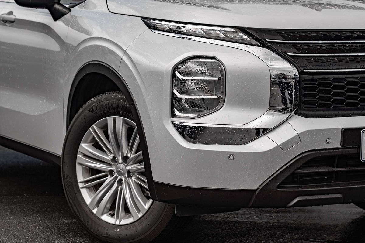 2024 Mitsubishi Outlander ES ZM