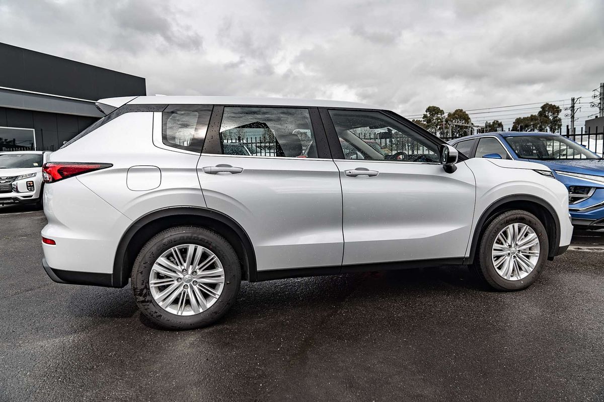 2024 Mitsubishi Outlander ES ZM