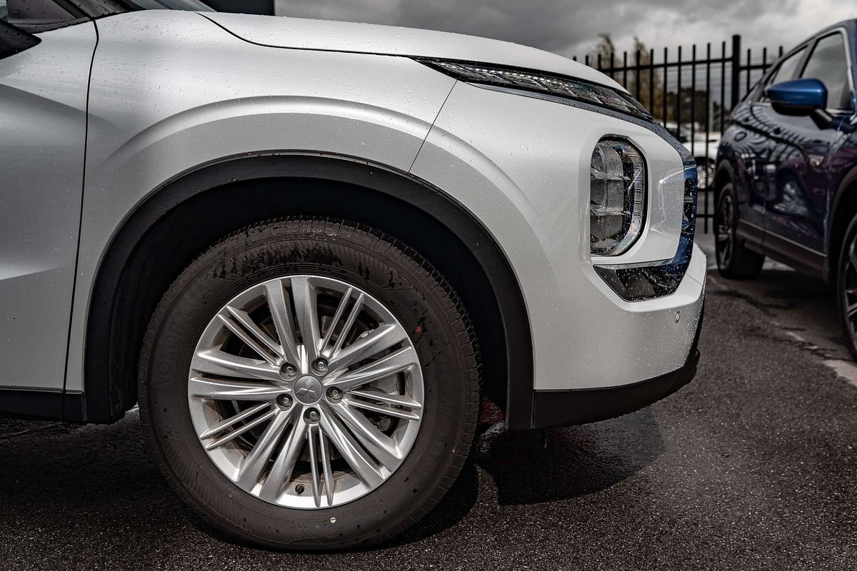 2024 Mitsubishi Outlander ES ZM