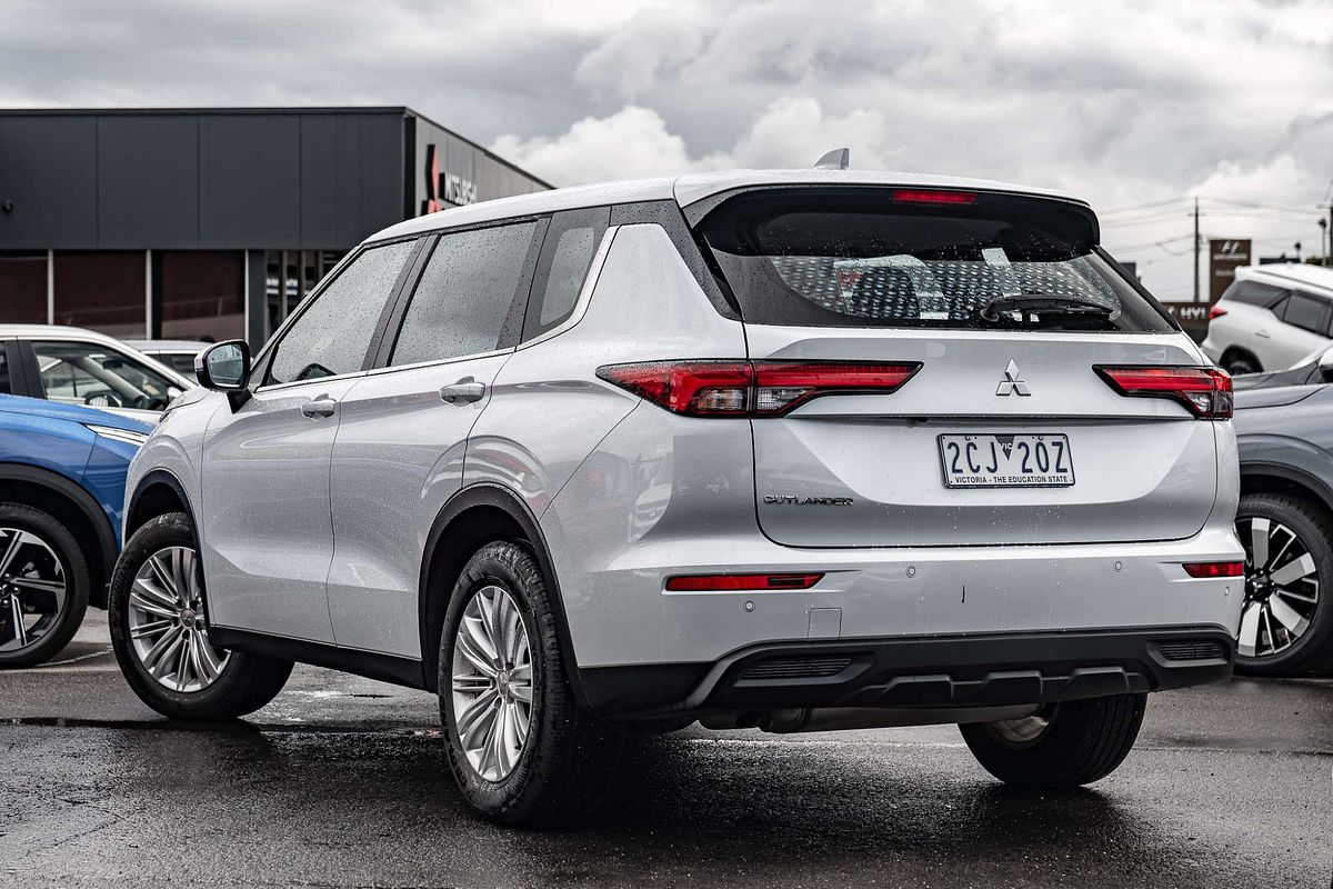 2024 Mitsubishi Outlander ES ZM