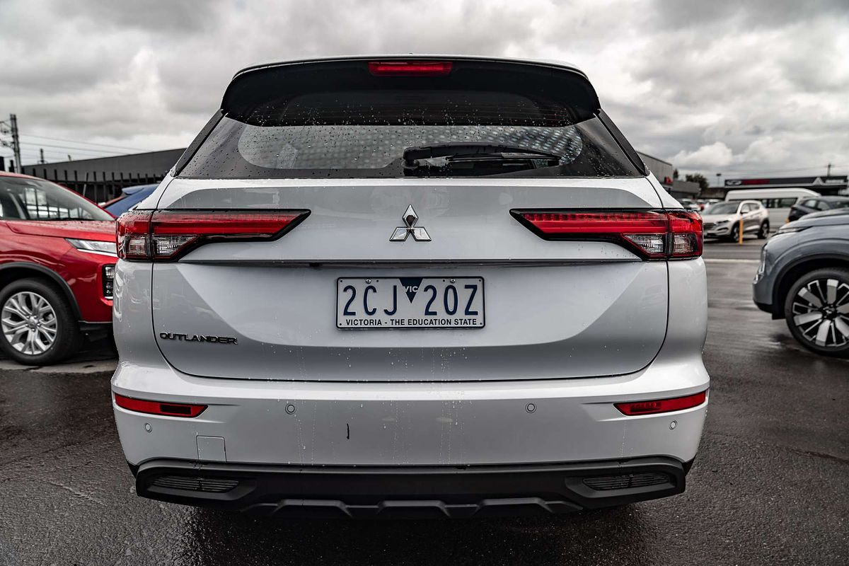 2024 Mitsubishi Outlander ES ZM