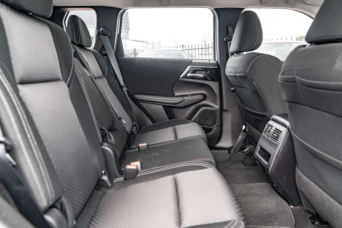 2024 Mitsubishi Outlander ES ZM