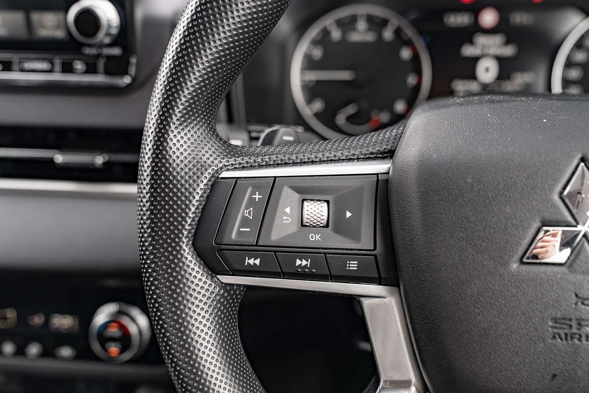 2024 Mitsubishi Outlander ES ZM