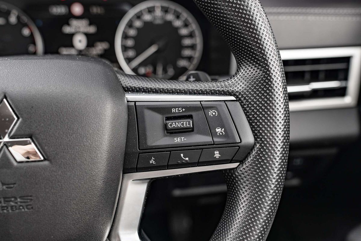 2024 Mitsubishi Outlander ES ZM