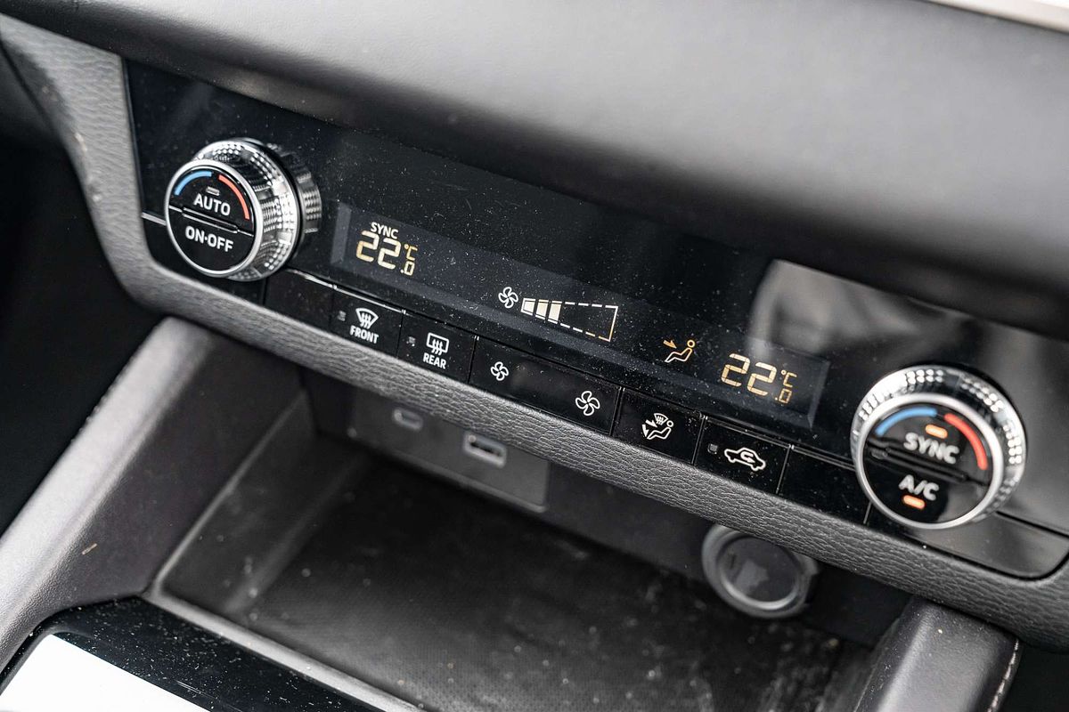 2024 Mitsubishi Outlander ES ZM