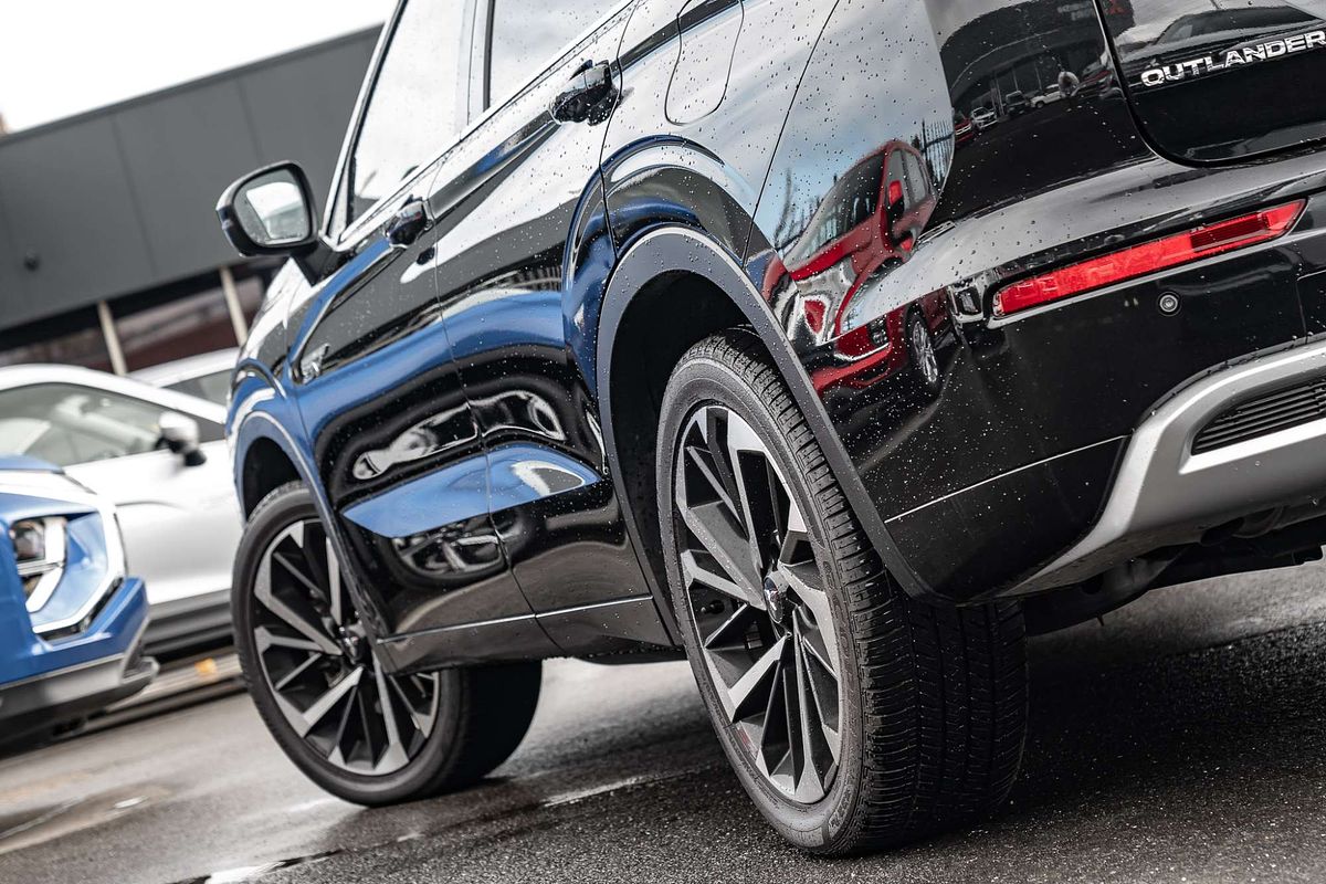2024 Mitsubishi Outlander PHEV Exceed Tourer ZM