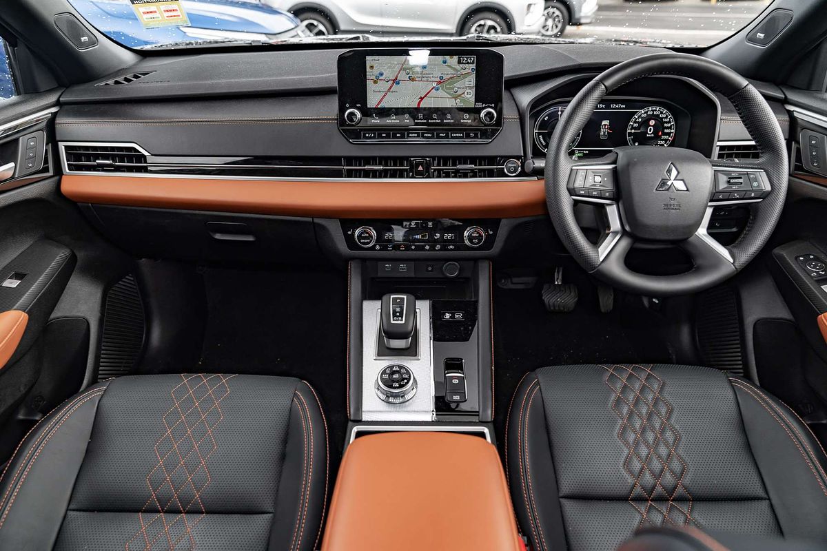 2024 Mitsubishi Outlander PHEV Exceed Tourer ZM