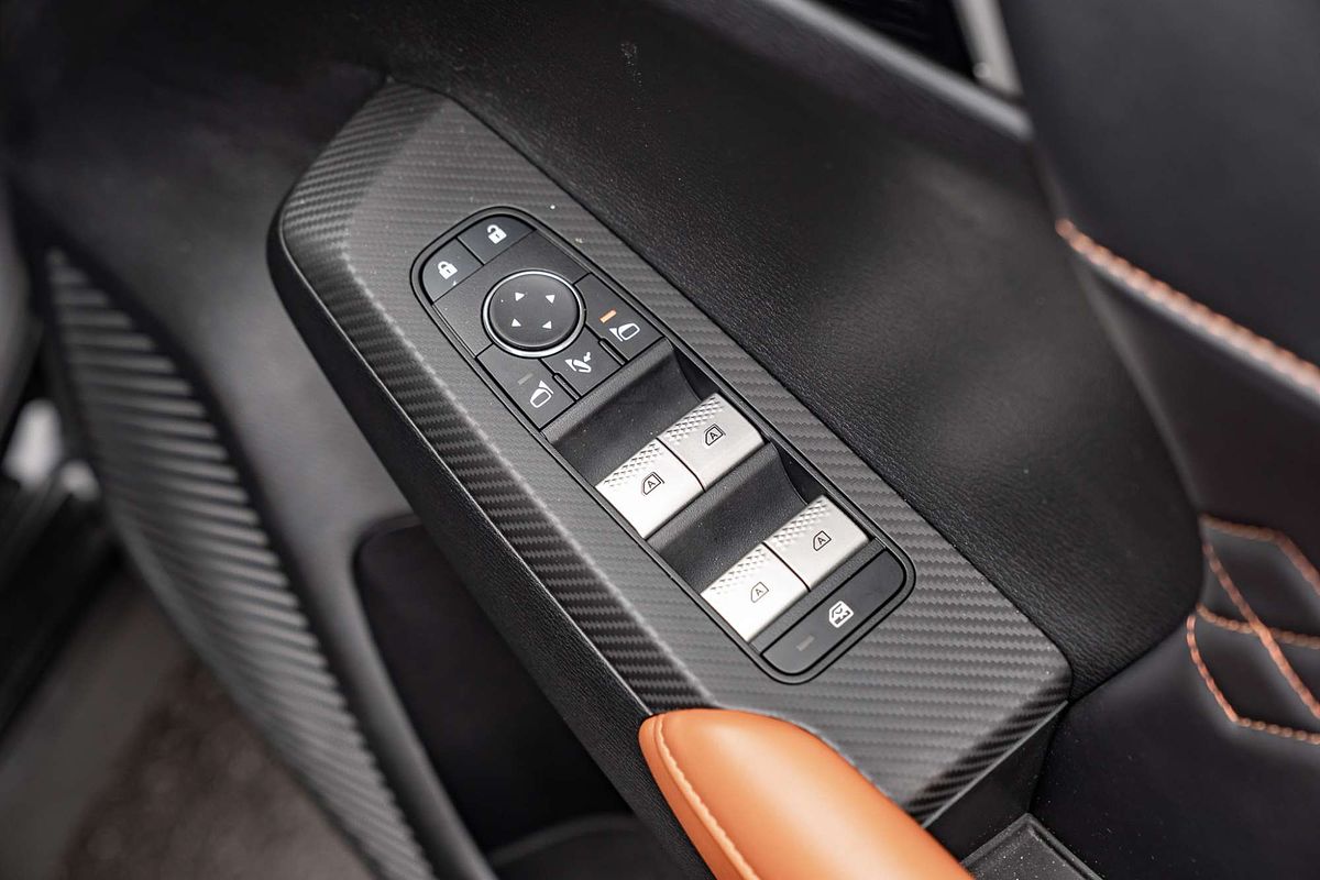 2024 Mitsubishi Outlander PHEV Exceed Tourer ZM