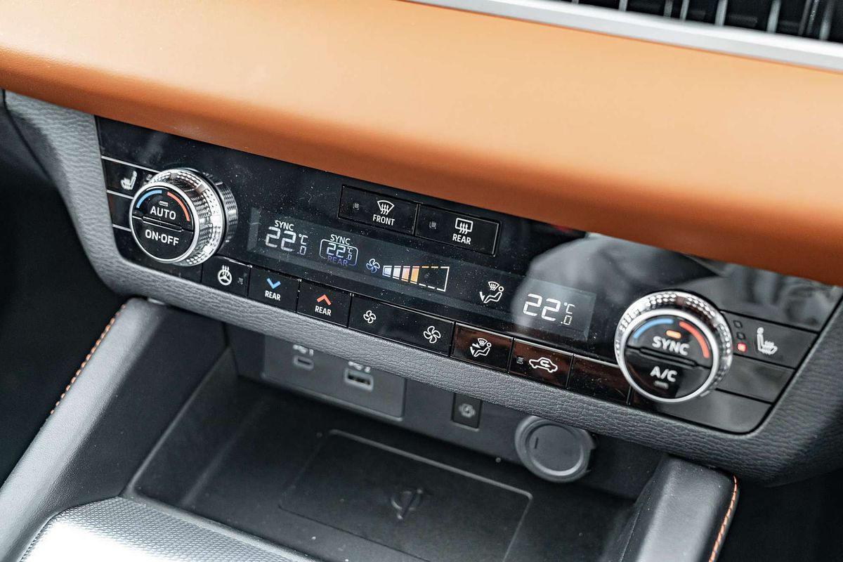 2024 Mitsubishi Outlander PHEV Exceed Tourer ZM