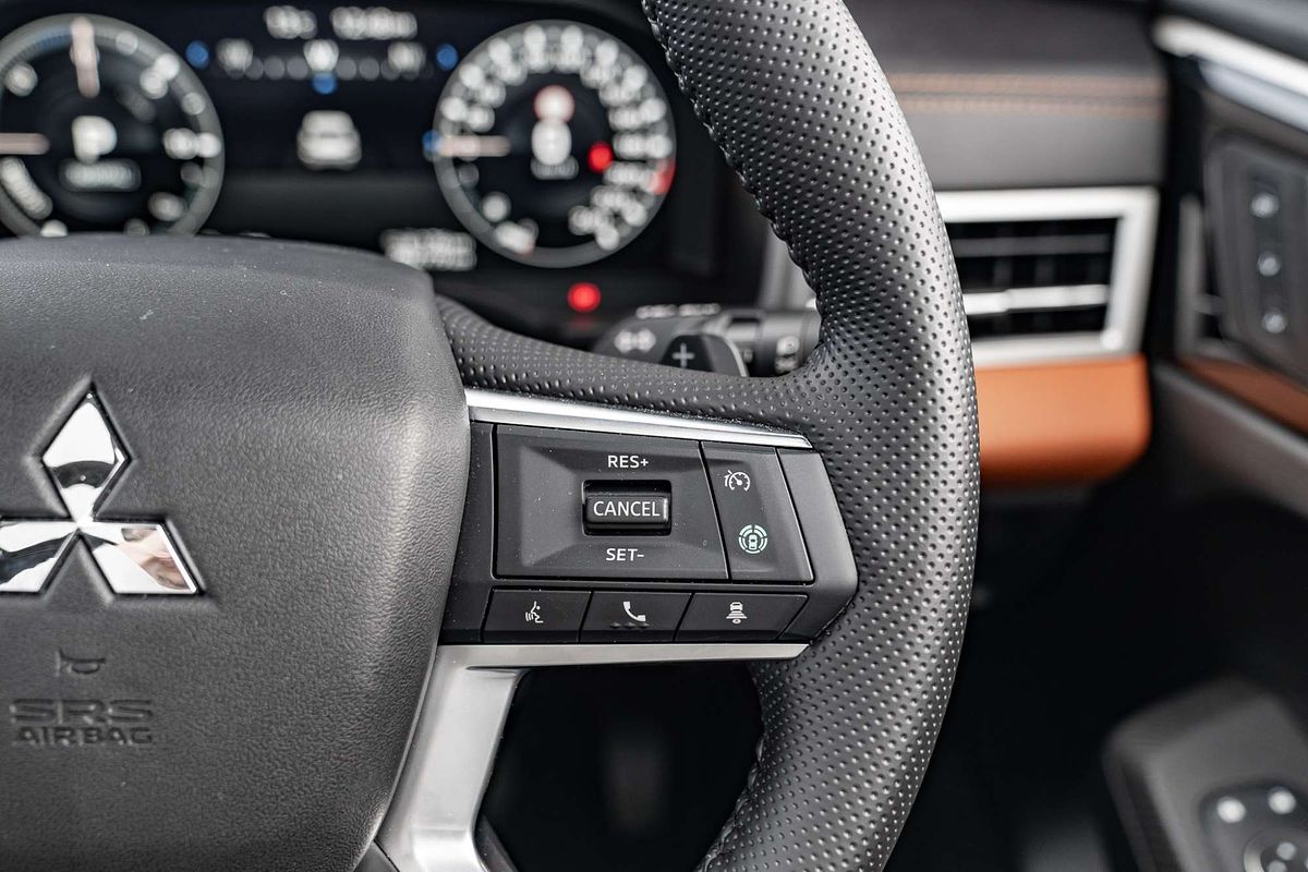 2024 Mitsubishi Outlander PHEV Exceed Tourer ZM