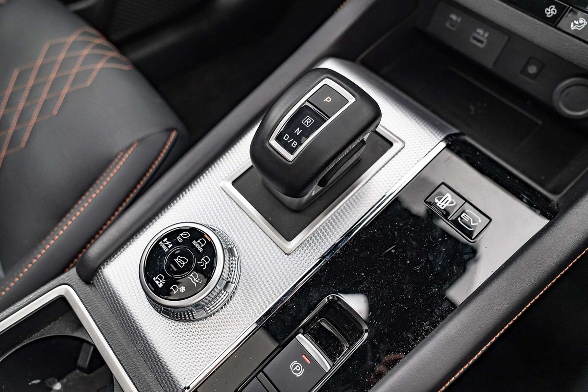 2024 Mitsubishi Outlander PHEV Exceed Tourer ZM