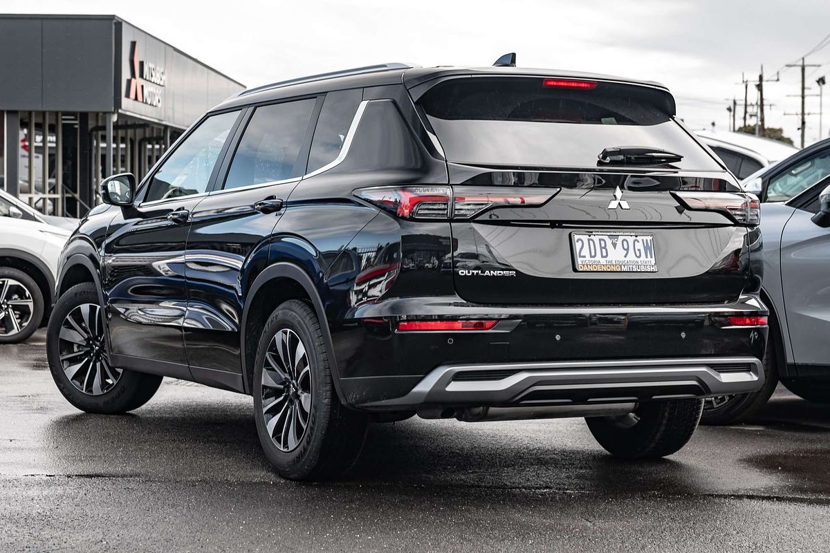 2025 Mitsubishi Outlander LS ZM