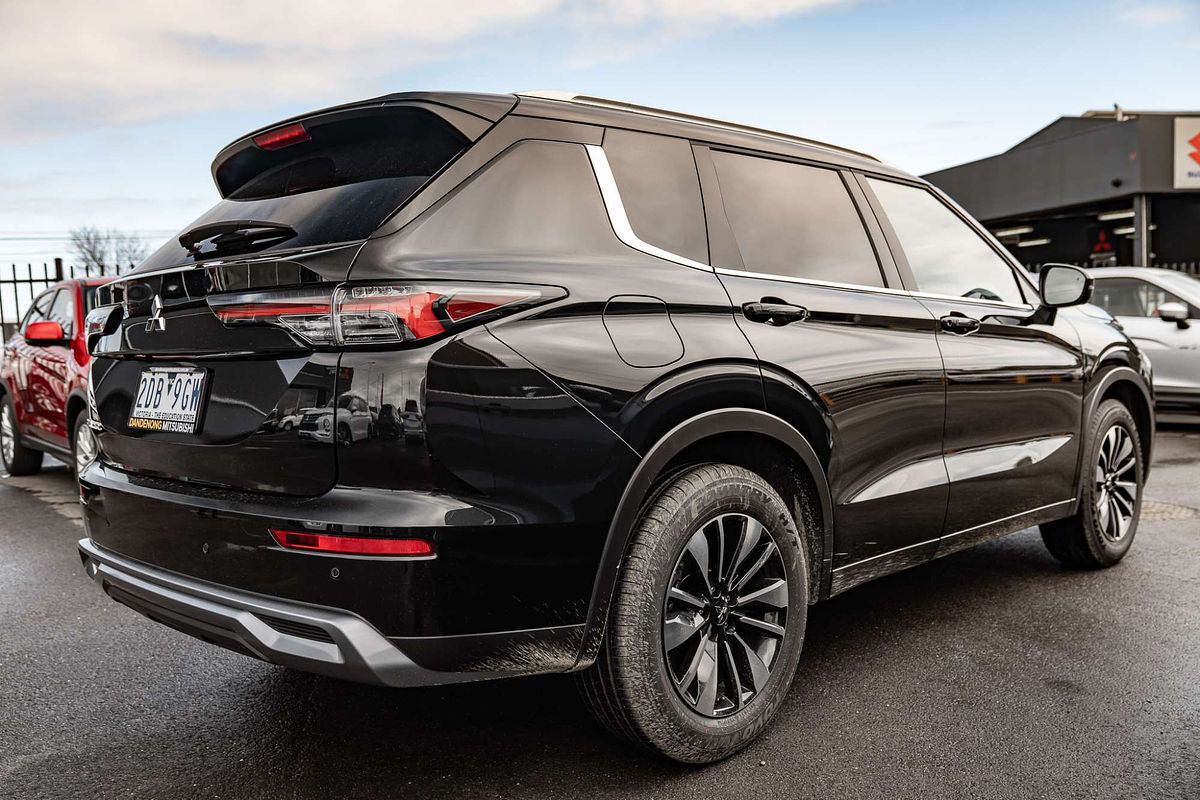 2025 Mitsubishi Outlander LS ZM