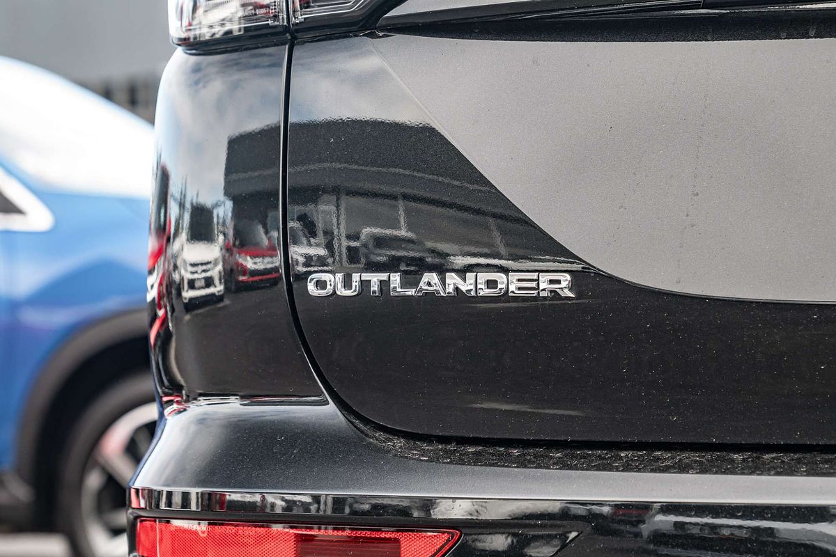 2025 Mitsubishi Outlander LS ZM