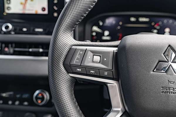 2025 Mitsubishi Outlander LS ZM