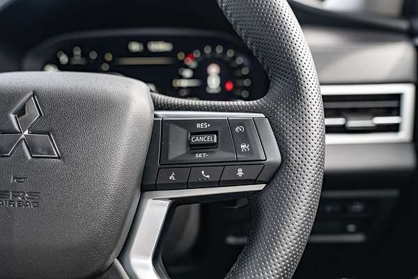 2025 Mitsubishi Outlander LS ZM