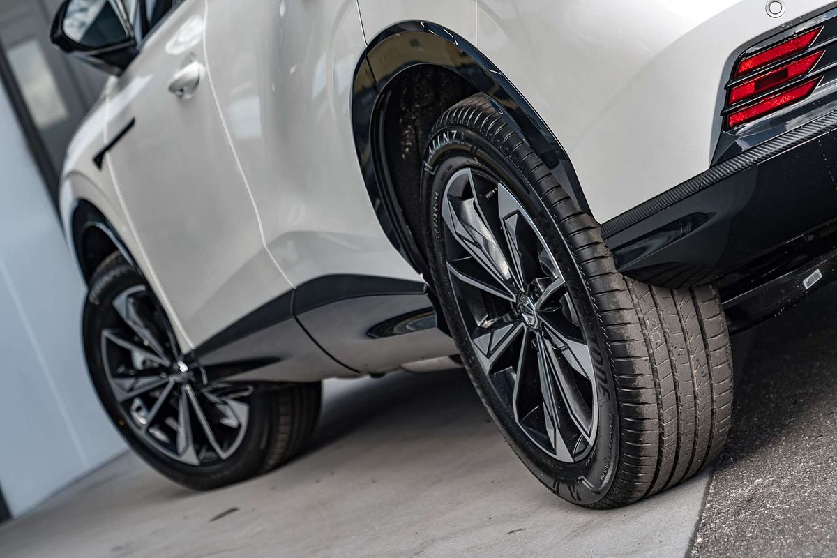 2025 MG HS Hybrid+ Essence AS33H