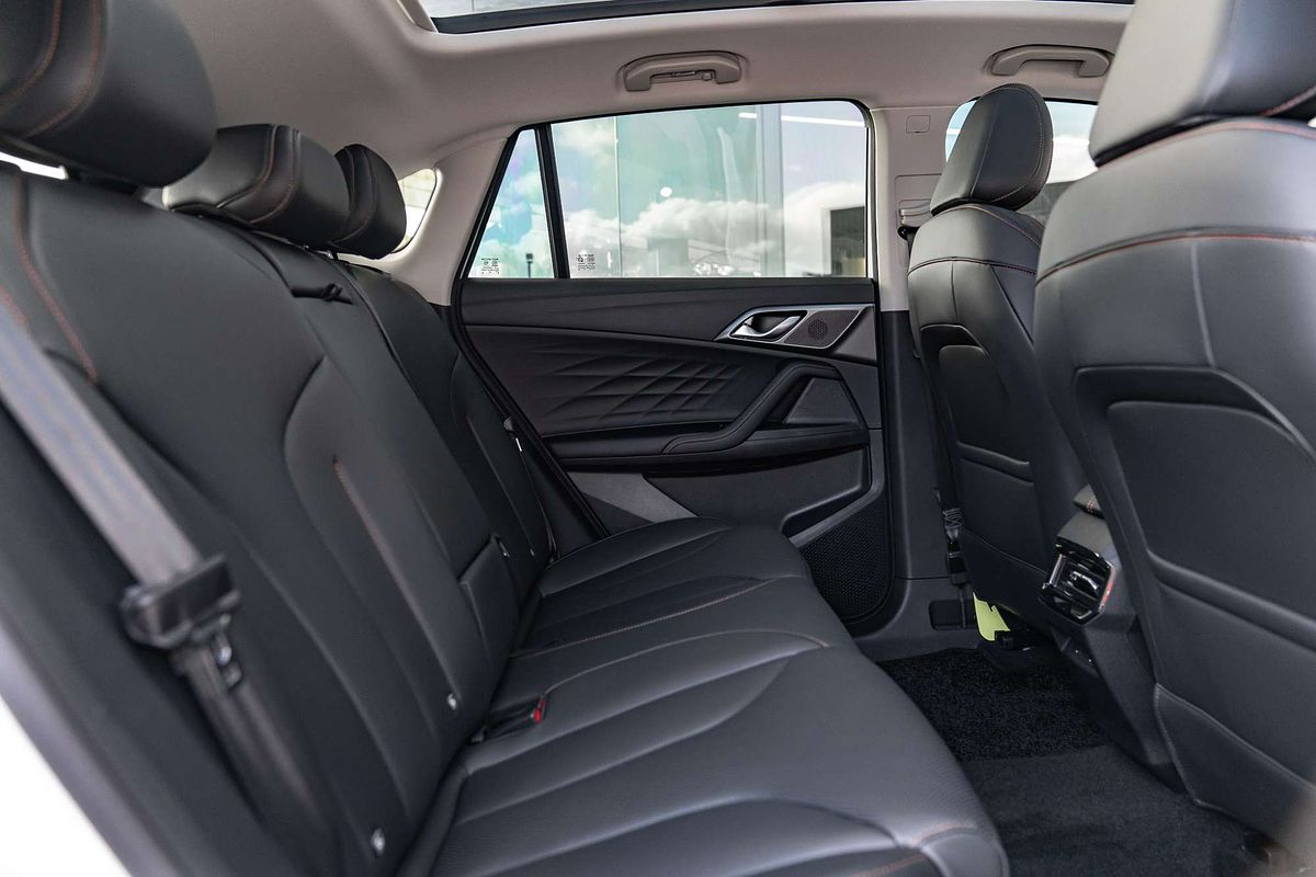 2025 MG HS Hybrid+ Essence AS33H