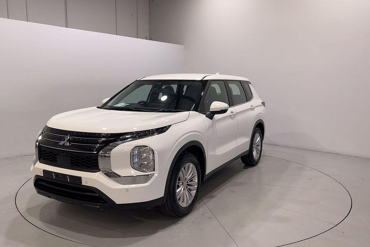 2024 Mitsubishi Outlander ES ZM