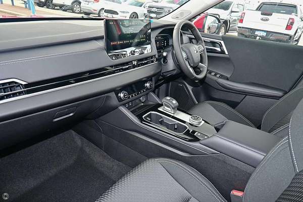 2025 Mitsubishi Outlander LS ZM