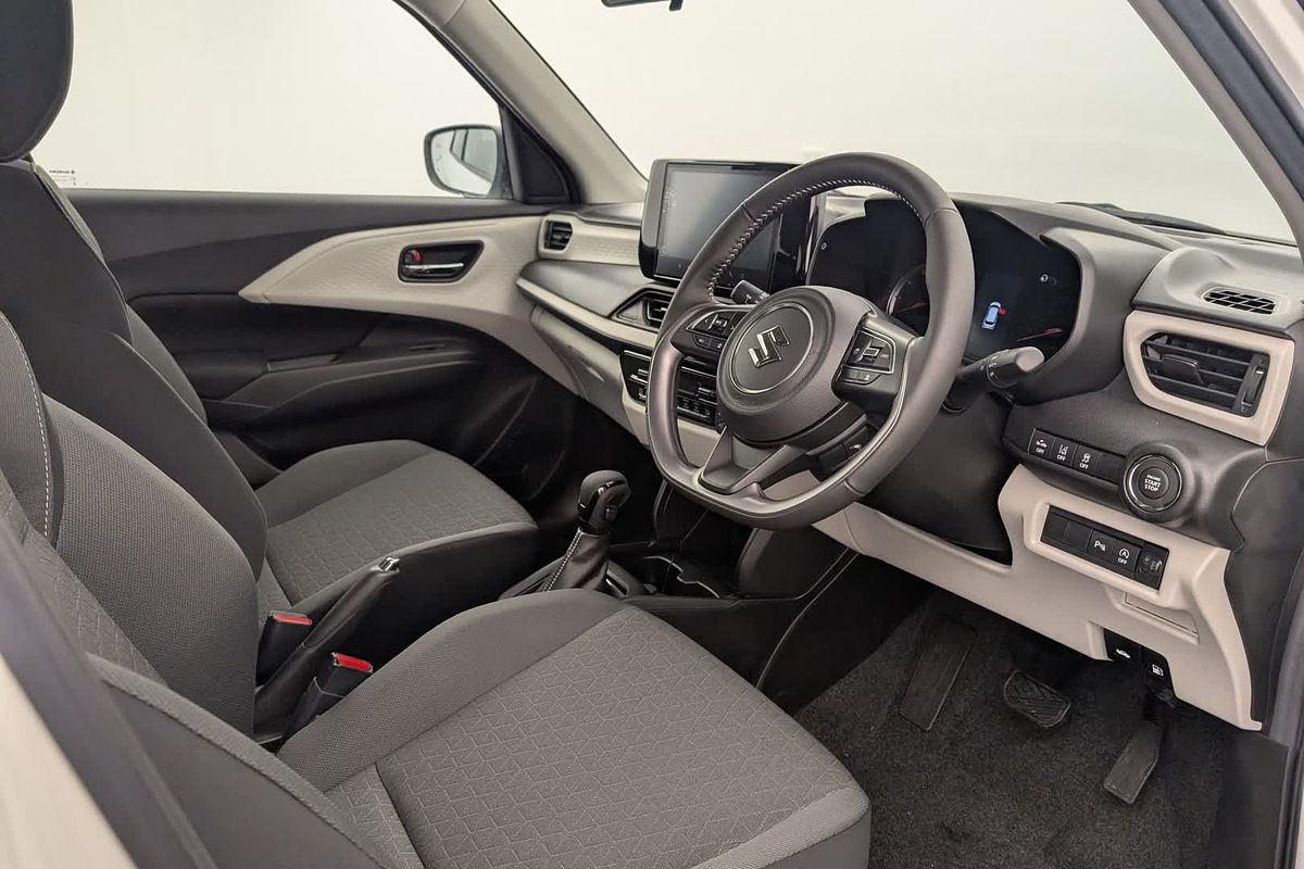 2025 Suzuki Swift Hybrid Plus UZ