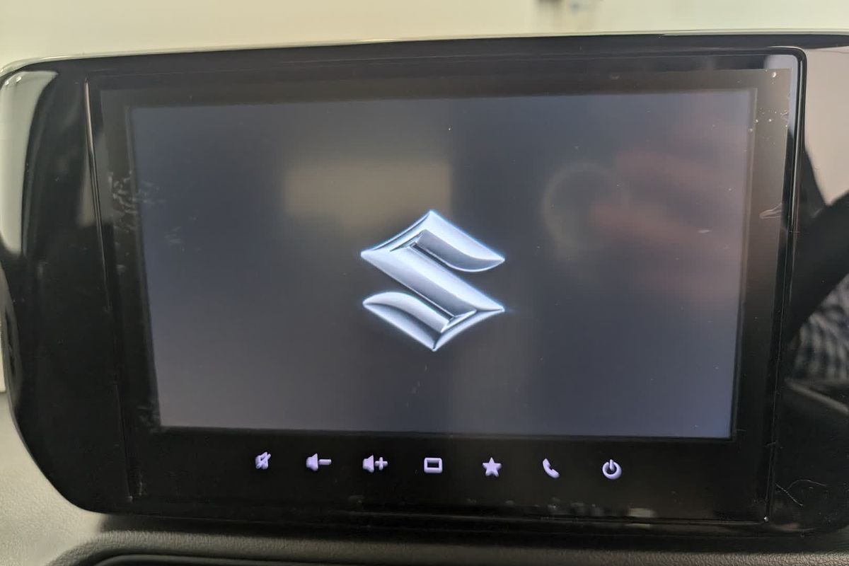 2025 Suzuki Swift Hybrid Plus UZ